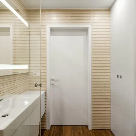 With Terrace In The City Center Apartment *