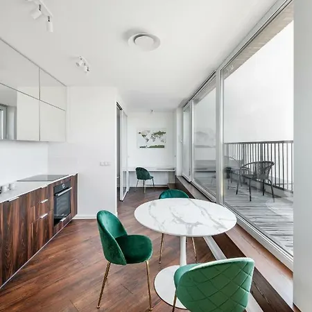 Apartment With Terrace In The City Center